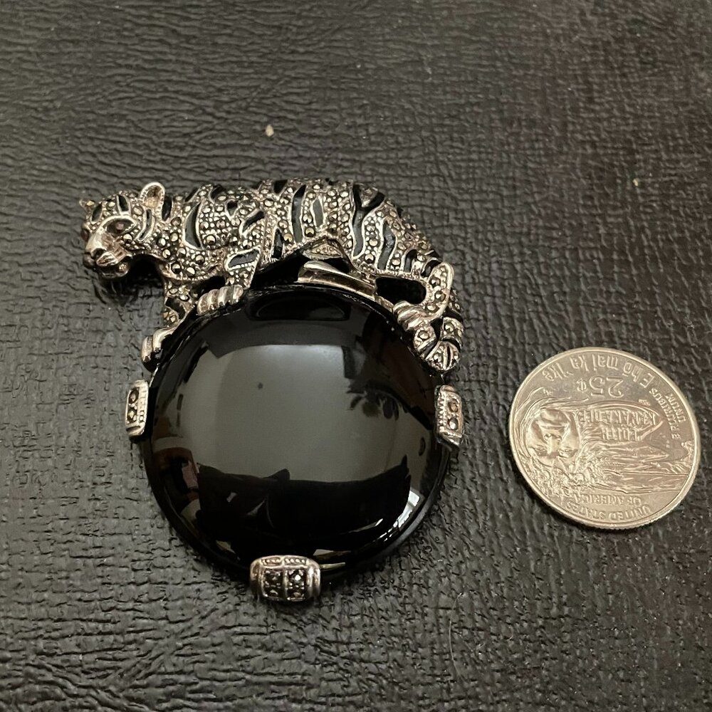 Vintage Sterling silver pin.